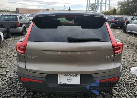 2022 Volvo Xc40 T5 R-Design z USA, uszkodzony, nr VIN YV4162UMXN2714870